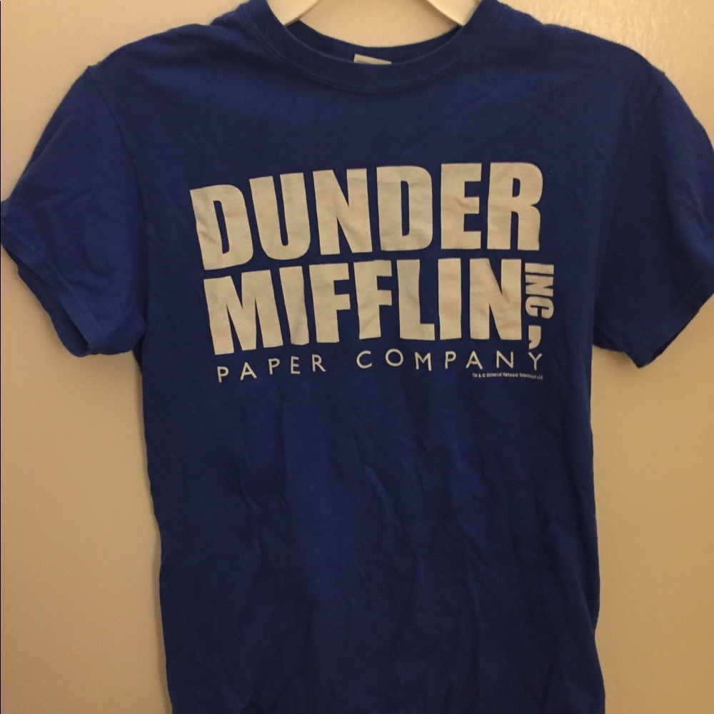 Dunder mifflin t shirt from The Office